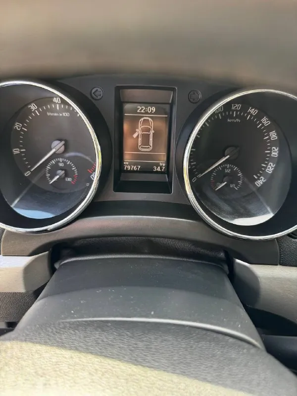Skoda yeti 1.2 tsi dsg 2011 г. В.
Компакт-кроссовер с турбо мотором в идеальном состоянии
Родном окрасе и минимальным пробегом 79000км
Салон как в новом авто!!!
За весь период 2 владельца, последние 10 лет владела женщина!!!
В максимальной комплектации
-Подогрев сидений/зеркал/форсунок омывателя
-Двухзонный климат-контроль
-Хорошая штатная мультимедиа balero (aux/ bt) 8 динамиков
-Датчик света и дождя
-Круиз контроль
-Задний парктроник
-Серво/мульти руль
-Зеркало с авто затемнением
-Полный бортовой компьютер
-Подсветка поворотов
-Подсветка в зеркалах
-Заводская тонировка
-Задний ряд сидений-трансформер
-Два комплекта ключей
-Оригинальные диски r17
-Сигнализация starline с автозапуском
По авто сделано очень большое то /замена цепи грм/масла фильтра/обслужено dsg
Автомобиль полностью готов к долгой, без проблемной эксплуатации!!!
Торг у капота!!!
Цена 785 тыс. Руб
Тг, вотсап +79493811593
Звоните +79495082418(max)
📲 Tg: @kloyastarlink
📞 Звоните: +7(949)3811593 - фотография - 9