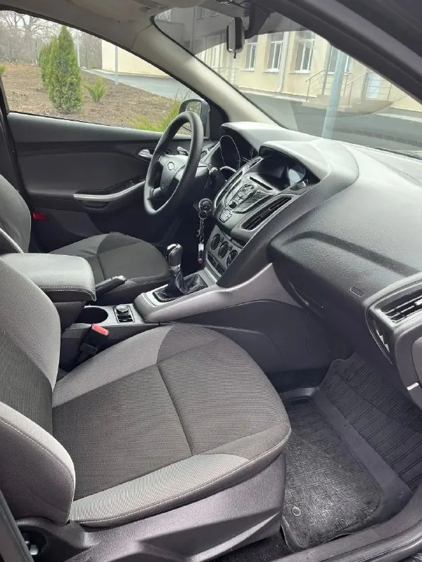Продам ford focus 3. 2012г. В. 1.6 на 105л. С. , на механике, самая надежная связка. 205000км. Родного пробега. Авто в идеальном состоянии по всем параметрам. Кузов без вздутостей, ржавчин, царапин. Салон без потертостей, грязи, дыр и т. Д. Двигатель масло не расходует вообще, не троит, не дизелит, катализатор удален и прошита под евро 2,масло нигде не течет. Кпп так же в идеале, сцепа как новая. По ходовой без стуков. Заменен ремень грм, помпа, масло двс и подушки. Готов на любые проверки. В авто работает абсолютно все, включая кондиционер. Резина лето новая. Автотека зеленая.
Территориально старобешево/донецк
835 000 Руб.
Вопросы по тф.
+7 949 337 07 37
+7 949 318 50 79 - фотография - 10
