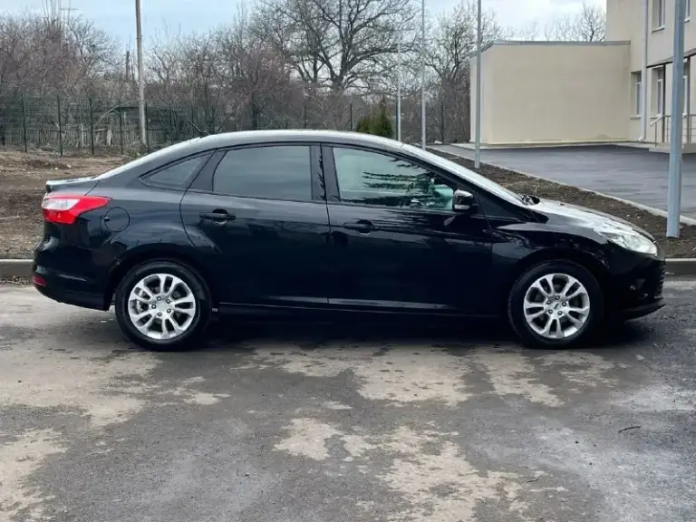 Продам ford focus 3. 2012г. В. 1.6 на 105л. С. , на механике, самая надежная связка. 205000км. Родного пробега. Авто в идеальном состоянии по всем параметрам. Кузов без вздутостей, ржавчин, царапин. Салон без потертостей, грязи, дыр и т. Д. Двигатель масло не расходует вообще, не троит, не дизелит, катализатор удален и прошита под евро 2,масло нигде не течет. Кпп так же в идеале, сцепа как новая. По ходовой без стуков. Заменен ремень грм, помпа, масло двс и подушки. Готов на любые проверки. В авто работает абсолютно все, включая кондиционер. Резина лето новая. Автотека зеленая.
Территориально старобешево/донецк
835 000 Руб.
Вопросы по тф.
+7 949 337 07 37
+7 949 318 50 79 - фотография - 9