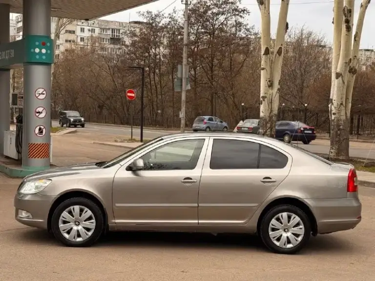 Продам skoda octavia a5 рейсталинг
1.6 Бензин
Год выпуска 2010
Состояние идеальное.
Без рыжиков
Сервисные книги.
Вложений не требует!
2 Владельца за все время!
Любое оформление!
Салон не затертый не порваный
Резина хорошая летняя
Авто полностью обслужена до мелочей
Работает ровно.
Коробка переключает идеально
Климат контроль работает
Кондиционер так же работает
Все жидкости заменены!
Стекла все родные
Каждая кнопка работает)
Цена 760-000₽ торг реальным покупателям!
+7-949-794-46-27
Остольные вопросы по телефону
Звоните в любое время.
📲 Tg: евгений
📞 Звоните: +7(949)7944627 - фотография - 5