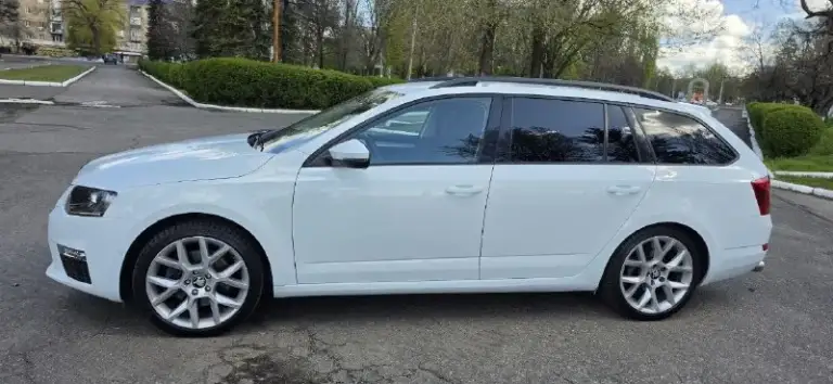 💰2 150 000₽ 📱+7 (949) 06 777 03 🚘Пробег 185 тыс. Км продается безупречный просторный автомобиль с оригинальным пробегом в кузове универсал, мечта для многих поклонников skoda и vag group в целом. Отличная динамика от ресурсного мотора (cjsb ea888 1.8 gen3) (на данный момент это наиболее удачная и доработанная версия с уходом от детских болячек двс из линейки 1.8tsi) + полный привод реализованный на муфте haldex 5 последнего поколения* 4×4, это то чего так не хватает владельцам в vrs версиях для полноценного зацепа). Данный мотор что для меня показательно ставился на audi tts до 2018 года. И в стоке выдавал 310л. С. Запас для форсировки огромен, блок чугунина* без всякого алюминия и тем более алюсила как на новых 1.5tsi. Ходит овер доxyja. Ремонтопригоден максимально! Коробка соответственно dq250, "мокрая" переваривает кучу момента и так же имеет огромный ресурс и потенциал для тюнинга. Любое чип ателье, либо профильный сервис подтвердит эту инфу. Увидив подобный проект с
📞 Звоните: +7(949)0677703 - фотография - 4