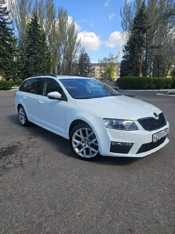 💰2 150 000₽ 📱+7 (949) 06 777 03 🚘Пробег 185 тыс. Км продается безупречный просторный автомобиль с оригинальным пробегом в кузове универсал, мечта для многих поклонников skoda и vag group в целом. Отличная динамика от ресурсного мотора (cjsb ea888 1.8 gen3) (на данный момент это наиболее удачная и доработанная версия с уходом от детских болячек двс из линейки 1.8tsi) + полный привод реализованный на муфте haldex 5 последнего поколения* 4×4, это то чего так не хватает владельцам в vrs версиях для полноценного зацепа). Данный мотор что для меня показательно ставился на audi tts до 2018 года. И в стоке выдавал 310л. С. Запас для форсировки огромен, блок чугунина* без всякого алюминия и тем более алюсила как на новых 1.5tsi. Ходит овер доxyja. Ремонтопригоден максимально! Коробка соответственно dq250, "мокрая" переваривает кучу момента и так же имеет огромный ресурс и потенциал для тюнинга. Любое чип ателье, либо профильный сервис подтвердит эту инфу. Увидив подобный проект с
📞 Звоните: +7(949)0677703 - фотография - 5