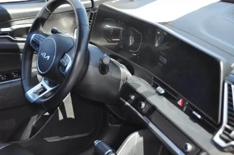 Kia sportage
Корейская сборка
Удлинённая версия
Безопасность целая
Стекла заводские
Кузов в заводском окрасе
Фронтальная часть поклеена антигравийной пленкой
• Год : 09/2021
• Двигатель : 1.6т (180 л. С. ) бензин
• Акпп : 7 ступеней
• Пробег : 56 т. Км
• Цвет : чёрный
• Привод : передний 2wd
Комплектация:
• Кожаный салон с перфорацией
• Подогревы и вентиляция сидений и руля
• Заводской удалённый автозапуск
• Парктроники
• Кнопка start/stop
• Двух зонный климат контроль
• Активный круиз контроль
• Без ключевой доступ keylessgo
• Авто складывание заркал
• Адаптивная led оптика, передняя и задняя
• 2 Ключа
• Камера заднего хода
• Диски r17
• Ходовые огни
• Электро ручник
• Система autohold
• Датчик смены полосы
• Дистроник
• Авто переключение ближнего/дальнего
• Датчик света
• Видеорегистраторы 2шт. (перед, зад)

3.250 🍋
+79493781111
Донецк
📞 🇷🇺 Звоните: +79493781111 - фотография - 6