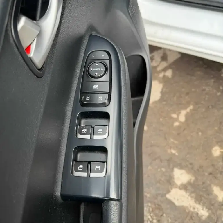 Продам kia rio 1,6 2022 года ! Пробег- 78000 км коробка автомат автомобиль в отличном состоянии, мотор и коробка работают без нареканий. Комплектация : 4 эсп, кондиционер, мультируль, подогревы передних сидений и руля. Дополнительно установлено круиз контроль и диодная оптика. Салон в идеале. Автомобиль полностью технически обслужен !имеется 2 косметических подкраса. В комплекте имеется летняя резина на дисках. Тех. Осмотр пройден, документы в порядке, полное переоформление. Цена : 1.310000 +79495279549
📞 Звоните: +7(949)5279549 - фотография - 8