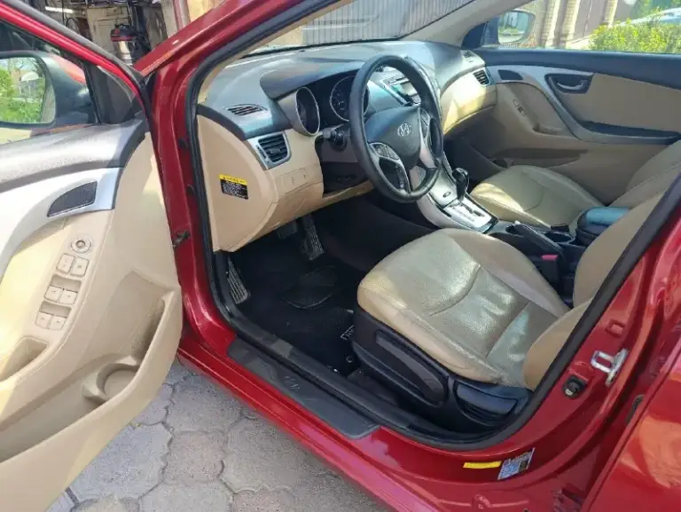 Продам hyundai elantra md 2011 год, акпп, двигатель 1.8 л. Собственник, владею с 2020 года. Авто был пригнан из америки в 2020 году. Машина в хорошем состоянии. Пробег на сегодняшний день 130000 миль. Полностью обслужена, вложений не требует. Предмаксимальная комплектация: -кожаный салон - электро люк -подогревы всех сидений - кондиционер -круиз контроль -громкая связь -4электро стеклоподъёмника -электро усилитель руля -блютуз -abs -esp и многое другое двигатель работает без нареканий, после капитального ремонта прошел около 15000 км. Также был заменён комплект цепи грм. Акпп 6 ступенчатая, переключает без пинков. Масло в коробке менял также 15000 км назад. Кондиционер холодит, печка греет. По электрике всё работает. Безопастность вся на месте, ошибок на приборке нет никаких. Резина на заводских литых дисках r17прошла один сезон. Газ пропан вписан в документах и идёт в комплекте с автомобилем( был снят с машины при ремонте двигателя). По документам полный порядок, переоф
📞 Звоните: +7(949)0238121 - фотография - 5