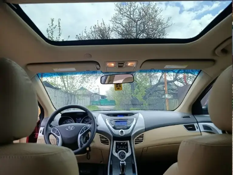 Продам hyundai elantra md 2011 год, акпп, двигатель 1.8 л. Собственник, владею с 2020 года. Авто был пригнан из америки в 2020 году. Машина в хорошем состоянии. Пробег на сегодняшний день 130000 миль. Полностью обслужена, вложений не требует. Предмаксимальная комплектация: -кожаный салон - электро люк -подогревы всех сидений - кондиционер -круиз контроль -громкая связь -4электро стеклоподъёмника -электро усилитель руля -блютуз -abs -esp и многое другое двигатель работает без нареканий, после капитального ремонта прошел около 15000 км. Также был заменён комплект цепи грм. Акпп 6 ступенчатая, переключает без пинков. Масло в коробке менял также 15000 км назад. Кондиционер холодит, печка греет. По электрике всё работает. Безопастность вся на месте, ошибок на приборке нет никаких. Резина на заводских литых дисках r17прошла один сезон. Газ пропан вписан в документах и идёт в комплекте с автомобилем( был снят с машины при ремонте двигателя). По документам полный порядок, переоф
📞 Звоните: +7(949)0238121 - фотография - 7