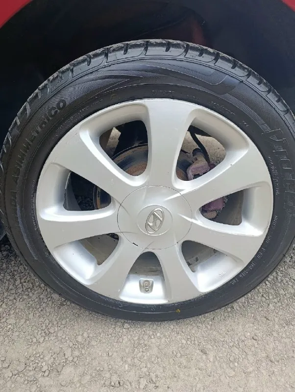 Продам hyundai elantra md 2011 год, акпп, двигатель 1.8 л. Собственник, владею с 2020 года. Авто был пригнан из америки в 2020 году. Машина в хорошем состоянии. Пробег на сегодняшний день 130000 миль. Полностью обслужена, вложений не требует. Предмаксимальная комплектация: -кожаный салон - электро люк -подогревы всех сидений - кондиционер -круиз контроль -громкая связь -4электро стеклоподъёмника -электро усилитель руля -блютуз -abs -esp и многое другое двигатель работает без нареканий, после капитального ремонта прошел около 15000 км. Также был заменён комплект цепи грм. Акпп 6 ступенчатая, переключает без пинков. Масло в коробке менял также 15000 км назад. Кондиционер холодит, печка греет. По электрике всё работает. Безопастность вся на месте, ошибок на приборке нет никаких. Резина на заводских литых дисках r17прошла один сезон. Газ пропан вписан в документах и идёт в комплекте с автомобилем( был снят с машины при ремонте двигателя). По документам полный порядок, переоф
📞 Звоните: +7(949)0238121 - фотография - 8