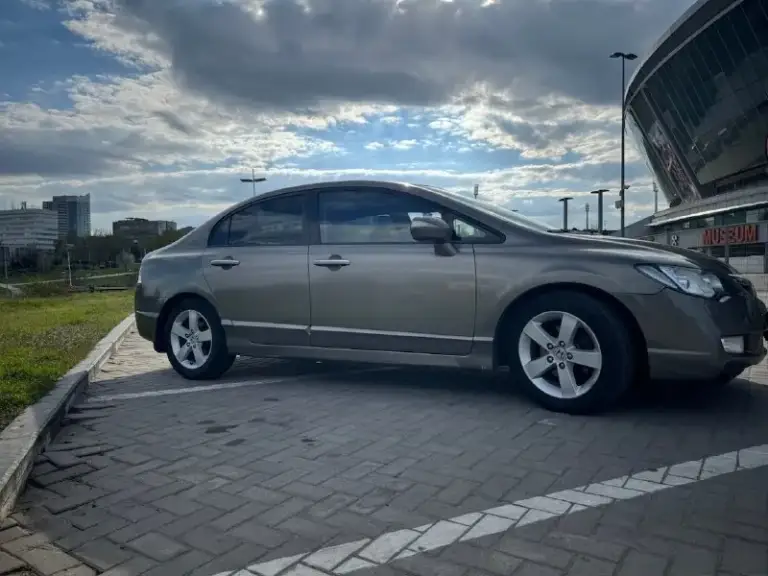 Продаю honda civic 4d 2007 года выпуска. Основные характеристики: заводское остекление (включая лобовое) пробег: 262200 км двигатель: 1.8 i-vtec, технически в отличном состоянии автоматическая трансмиссия на 5 ступеней комплектация: executive особенности: светодиодные фары bi-led ходовая часть обслужена, установлены новые задние стойки полностью исправная электрика салон в идеальном состоянии комплектация включает: климат-контроль круиз-контроль подрулевые лепестки 16" литые диски складные зеркала подогрев сидений 4 стеклоподъемника 6 подушек безопасности мультифункциональный руль документы: птс оригинал, 2 ключа дно обработано после покупки, нет признаков коррозии обращаю внимание, что из-за возраста и особенностей эксплуатации на некоторых кузовных элементах присутствуют мелкие рыжики (потому и такая цена). Цена: 780 000 рублей, возможен разумный торг у капота. +7(949)3511816
📞 Звоните: +7(949)3511816 - фотография - 4