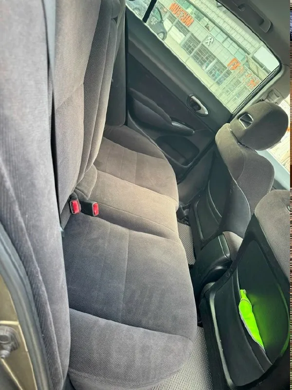 Продаю honda civic 4d 2007 года выпуска. Основные характеристики: заводское остекление (включая лобовое) пробег: 262200 км двигатель: 1.8 i-vtec, технически в отличном состоянии автоматическая трансмиссия на 5 ступеней комплектация: executive особенности: светодиодные фары bi-led ходовая часть обслужена, установлены новые задние стойки полностью исправная электрика салон в идеальном состоянии комплектация включает: климат-контроль круиз-контроль подрулевые лепестки 16" литые диски складные зеркала подогрев сидений 4 стеклоподъемника 6 подушек безопасности мультифункциональный руль документы: птс оригинал, 2 ключа дно обработано после покупки, нет признаков коррозии обращаю внимание, что из-за возраста и особенностей эксплуатации на некоторых кузовных элементах присутствуют мелкие рыжики (потому и такая цена). Цена: 780 000 рублей, возможен разумный торг у капота. +7(949)3511816
📞 Звоните: +7(949)3511816 - фотография - 5