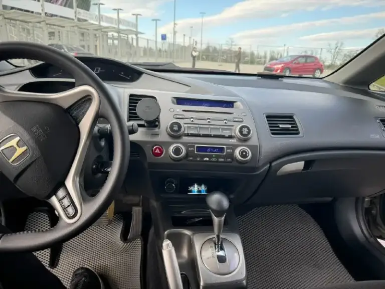Продаю honda civic 4d 2007 года выпуска. Основные характеристики: заводское остекление (включая лобовое) пробег: 262200 км двигатель: 1.8 i-vtec, технически в отличном состоянии автоматическая трансмиссия на 5 ступеней комплектация: executive особенности: светодиодные фары bi-led ходовая часть обслужена, установлены новые задние стойки полностью исправная электрика салон в идеальном состоянии комплектация включает: климат-контроль круиз-контроль подрулевые лепестки 16" литые диски складные зеркала подогрев сидений 4 стеклоподъемника 6 подушек безопасности мультифункциональный руль документы: птс оригинал, 2 ключа дно обработано после покупки, нет признаков коррозии обращаю внимание, что из-за возраста и особенностей эксплуатации на некоторых кузовных элементах присутствуют мелкие рыжики (потому и такая цена). Цена: 780 000 рублей, возможен разумный торг у капота. +7(949)3511816
📞 Звоните: +7(949)3511816 - фотография - 6