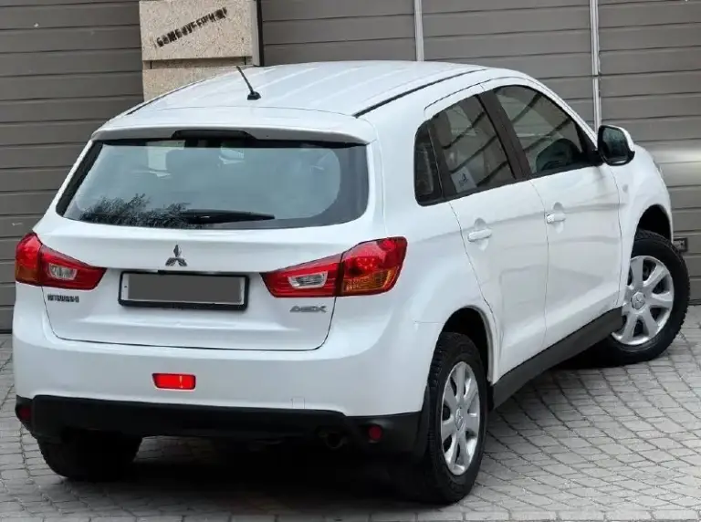 Продам mitsubishi asx рестайлинг
Год выпуска:2015
Объём двигателя:1.6.v16
Кпп механическая
Родной пробег:115.000 км
Один собственник

Авто в родном окрасе, без дтп!
Состояние кузова идеальное,
Рыжиков корозии и прочих нюансов нет,
Все технические обслуживания проводились исключительно у официального дилера, с соблюдением всех сроков. Авто в отличном состоянии, как технически, так и визуально.

Комплектация:
Бортовой компьютер,
Подогрев сидений,4 стеклоподъемника, кондиционер, электро зеркала, противотуманные фары, подогрев стекл, камера заднего вида, abs esp, aux bluetooth, полный комплект ключей и много чего прочего для комфортного вождения
Два комплекта резины с дисками!
По документам любой вид оформления
Автотека кристально чистая✅

Цена:1.025.000

Г. Донецк

Номер телефона:
+7949-126-88-71 - фотография - 4
