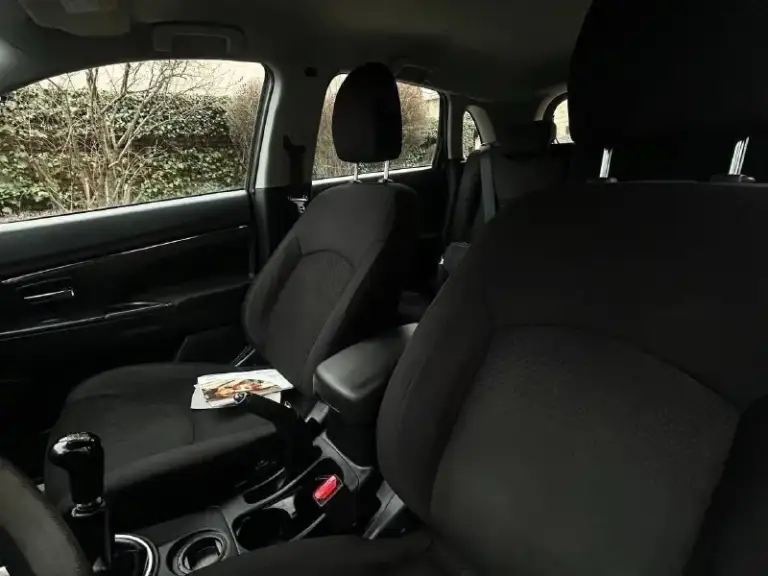 Продам mitsubishi asx рестайлинг
Год выпуска:2015
Объём двигателя:1.6.v16
Кпп механическая
Родной пробег:115.000 км
Один собственник

Авто в родном окрасе, без дтп!
Состояние кузова идеальное,
Рыжиков корозии и прочих нюансов нет,
Все технические обслуживания проводились исключительно у официального дилера, с соблюдением всех сроков. Авто в отличном состоянии, как технически, так и визуально.

Комплектация:
Бортовой компьютер,
Подогрев сидений,4 стеклоподъемника, кондиционер, электро зеркала, противотуманные фары, подогрев стекл, камера заднего вида, abs esp, aux bluetooth, полный комплект ключей и много чего прочего для комфортного вождения
Два комплекта резины с дисками!
По документам любой вид оформления
Автотека кристально чистая✅

Цена:1.025.000

Г. Донецк

Номер телефона:
+7949-126-88-71 - фотография - 8