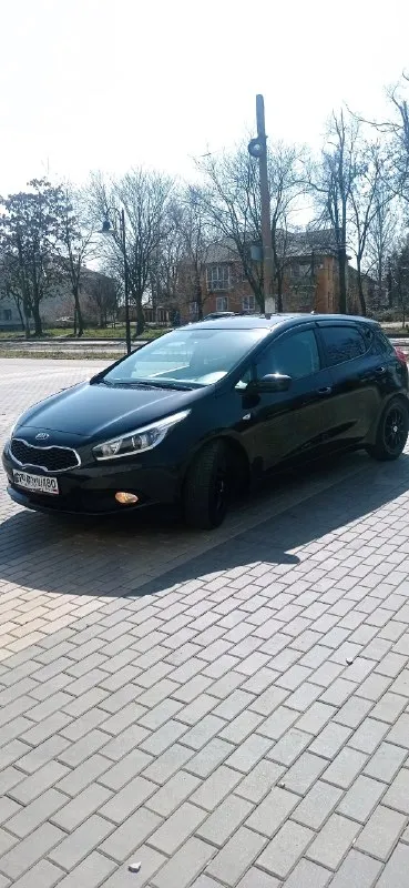 Киа сид 2014 года. 880₽ донецк. Пробег оригинальный 170 т. Не такси, не каршеринг, при осмотре покажем автотеку. Отличное состояние, машина вся обслужена. По мотору и кузову проблем нет. Двигатель работает отлично, без лишних шумов. Кпп 6 ст механика, расход очень маленький. Резвый и надежный автомобиль. Все стекла заводские, включая лобовое. Салон отличный, без дефектов. Кондиционер работает. Продажа от собственника. +79494850271 - фотография - 2
