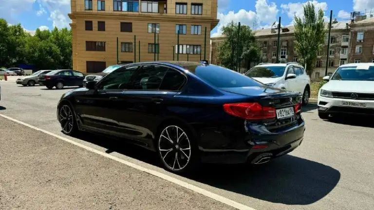 Продам bmw 540d xdrive (3 литра 320л. С. , полный привод), 2019 г. В.
Цена: 4,690,000₽ торг.
Пробег 98 тыс. Км. Во владении с июня 23 года, есть bmw air (данные машины в германии, пробег, комплектация). Автомобиль целый, без дтп и окрасов, все стекла заводские.
Машина вся оклеена в бронепленку (shadow guard) и покрыта керамикой (krytex), также оклеены глянцевые элементы в салоне и монитор мультимедиа с приборной панелью. Два комплекта оригинальных ковров.
Немного о комплектации:
- Адаптивные led фары
- Датчики мертвых зон
- Проекция на лобовое
- 4-Х зонный климат
- Подогрев/вентиляция, память передних сидений
- Подогрев задних сидений
- Ломающиеся спинки передних сидений
- Электропривод крышки багажника (+открытие взмахом ноги)
- Заводской м пакет
- Адаптивный круиз контроль, удержание в полосе
- Датчик дождя/света
- Парктроник 360
- Камера заднего вида
- Заводской shadow line
- Тормоза м performance
Автомобиль обслужен, есть вся история моего владения.
+79493509152
📞 Звоните: +7(949)3509152 - фотография - 3