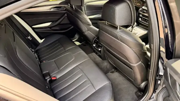 Продам bmw 540d xdrive (3 литра 320л. С. , полный привод), 2019 г. В.
Цена: 4,690,000₽ торг.
Пробег 98 тыс. Км. Во владении с июня 23 года, есть bmw air (данные машины в германии, пробег, комплектация). Автомобиль целый, без дтп и окрасов, все стекла заводские.
Машина вся оклеена в бронепленку (shadow guard) и покрыта керамикой (krytex), также оклеены глянцевые элементы в салоне и монитор мультимедиа с приборной панелью. Два комплекта оригинальных ковров.
Немного о комплектации:
- Адаптивные led фары
- Датчики мертвых зон
- Проекция на лобовое
- 4-Х зонный климат
- Подогрев/вентиляция, память передних сидений
- Подогрев задних сидений
- Ломающиеся спинки передних сидений
- Электропривод крышки багажника (+открытие взмахом ноги)
- Заводской м пакет
- Адаптивный круиз контроль, удержание в полосе
- Датчик дождя/света
- Парктроник 360
- Камера заднего вида
- Заводской shadow line
- Тормоза м performance
Автомобиль обслужен, есть вся история моего владения.
+79493509152
📞 Звоните: +7(949)3509152 - фотография - 5
