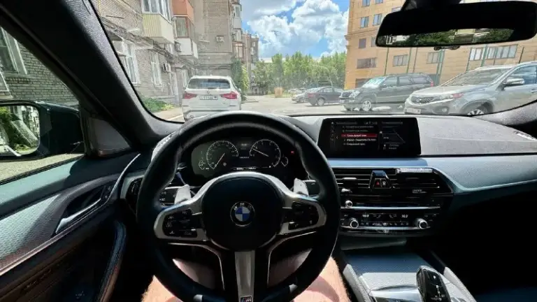 Продам bmw 540d xdrive (3 литра 320л. С. , полный привод), 2019 г. В.
Цена: 4,690,000₽ торг.
Пробег 98 тыс. Км. Во владении с июня 23 года, есть bmw air (данные машины в германии, пробег, комплектация). Автомобиль целый, без дтп и окрасов, все стекла заводские.
Машина вся оклеена в бронепленку (shadow guard) и покрыта керамикой (krytex), также оклеены глянцевые элементы в салоне и монитор мультимедиа с приборной панелью. Два комплекта оригинальных ковров.
Немного о комплектации:
- Адаптивные led фары
- Датчики мертвых зон
- Проекция на лобовое
- 4-Х зонный климат
- Подогрев/вентиляция, память передних сидений
- Подогрев задних сидений
- Ломающиеся спинки передних сидений
- Электропривод крышки багажника (+открытие взмахом ноги)
- Заводской м пакет
- Адаптивный круиз контроль, удержание в полосе
- Датчик дождя/света
- Парктроник 360
- Камера заднего вида
- Заводской shadow line
- Тормоза м performance
Автомобиль обслужен, есть вся история моего владения.
+79493509152
📞 Звоните: +7(949)3509152 - фотография - 6