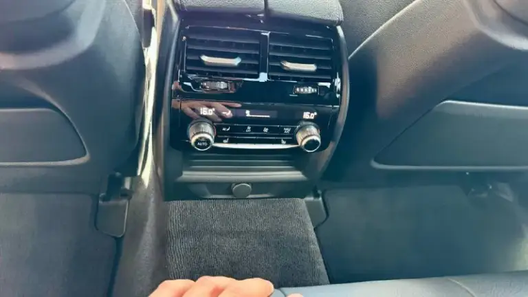 Продам bmw 540d xdrive (3 литра 320л. С. , полный привод), 2019 г. В.
Цена: 4,690,000₽ торг.
Пробег 98 тыс. Км. Во владении с июня 23 года, есть bmw air (данные машины в германии, пробег, комплектация). Автомобиль целый, без дтп и окрасов, все стекла заводские.
Машина вся оклеена в бронепленку (shadow guard) и покрыта керамикой (krytex), также оклеены глянцевые элементы в салоне и монитор мультимедиа с приборной панелью. Два комплекта оригинальных ковров.
Немного о комплектации:
- Адаптивные led фары
- Датчики мертвых зон
- Проекция на лобовое
- 4-Х зонный климат
- Подогрев/вентиляция, память передних сидений
- Подогрев задних сидений
- Ломающиеся спинки передних сидений
- Электропривод крышки багажника (+открытие взмахом ноги)
- Заводской м пакет
- Адаптивный круиз контроль, удержание в полосе
- Датчик дождя/света
- Парктроник 360
- Камера заднего вида
- Заводской shadow line
- Тормоза м performance
Автомобиль обслужен, есть вся история моего владения.
+79493509152
📞 Звоните: +7(949)3509152 - фотография - 7