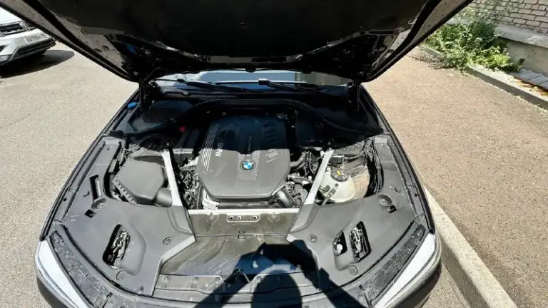 Продам bmw 540d xdrive (3 литра 320л. С. , полный привод), 2019 г. В.
Цена: 4,690,000₽ торг.
Пробег 98 тыс. Км. Во владении с июня 23 года, есть bmw air (данные машины в германии, пробег, комплектация). Автомобиль целый, без дтп и окрасов, все стекла заводские.
Машина вся оклеена в бронепленку (shadow guard) и покрыта керамикой (krytex), также оклеены глянцевые элементы в салоне и монитор мультимедиа с приборной панелью. Два комплекта оригинальных ковров.
Немного о комплектации:
- Адаптивные led фары
- Датчики мертвых зон
- Проекция на лобовое
- 4-Х зонный климат
- Подогрев/вентиляция, память передних сидений
- Подогрев задних сидений
- Ломающиеся спинки передних сидений
- Электропривод крышки багажника (+открытие взмахом ноги)
- Заводской м пакет
- Адаптивный круиз контроль, удержание в полосе
- Датчик дождя/света
- Парктроник 360
- Камера заднего вида
- Заводской shadow line
- Тормоза м performance
Автомобиль обслужен, есть вся история моего владения.
+79493509152
📞 Звоните: +7(949)3509152 - фотография - 9