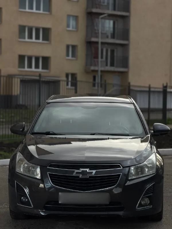🛞Продам chevrolet cruze 1 рестайлинг. В отличном внешне и техническом состоянии. Пробег 210 тысяч км. Два хозяина. Надежный, экономичный и дешевый в обслуживании автомобиль. Двигатель 1.6 литра бензин, тянет отлично, подтеков масла, запотеваний, посторонних звуков не имеет. Прошел полное то с заменой грм. В отличном состоянии, не пинает, вибраций никаких нет, машина едет очень плавно. Ходовая в идеале, обслужена до мелочей, ничего не скрипит и не стучит. По электрике работает абсолютно все. Кузов весь ровный, дно в отличном состоянии. Салон чистый и ухоженный. Машина обслужена от а до я и не требует никаких вложений. При желании можем поехать в любой сервис. С документами полный порядок, никаких штрафов и ограничений нет. Машина очень хорошая и комфортная, новый владелец останется доволен!
✅Цена: 800.000₽
Возможна продажа в кредит.
Г. Алчевск
Все вопросы по номеру +79591301355
📞 Звоните: +7(959)1301355 - фотография - 2