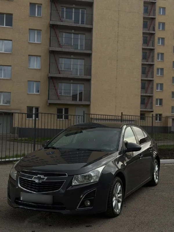 🛞Продам chevrolet cruze 1 рестайлинг. В отличном внешне и техническом состоянии. Пробег 210 тысяч км. Два хозяина. Надежный, экономичный и дешевый в обслуживании автомобиль. Двигатель 1.6 литра бензин, тянет отлично, подтеков масла, запотеваний, посторонних звуков не имеет. Прошел полное то с заменой грм. В отличном состоянии, не пинает, вибраций никаких нет, машина едет очень плавно. Ходовая в идеале, обслужена до мелочей, ничего не скрипит и не стучит. По электрике работает абсолютно все. Кузов весь ровный, дно в отличном состоянии. Салон чистый и ухоженный. Машина обслужена от а до я и не требует никаких вложений. При желании можем поехать в любой сервис. С документами полный порядок, никаких штрафов и ограничений нет. Машина очень хорошая и комфортная, новый владелец останется доволен!
✅Цена: 800.000₽
Возможна продажа в кредит.
Г. Алчевск
Все вопросы по номеру +79591301355
📞 Звоните: +7(959)1301355 - фотография - 3