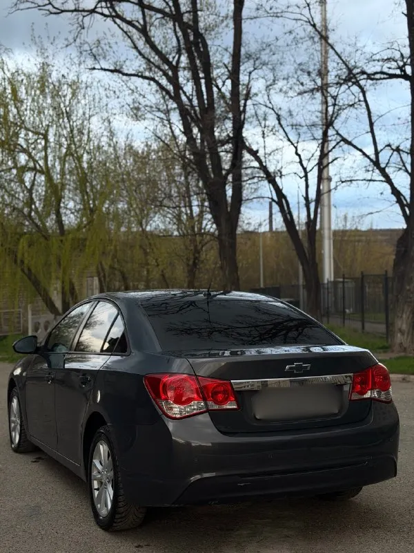 🛞Продам chevrolet cruze 1 рестайлинг. В отличном внешне и техническом состоянии. Пробег 210 тысяч км. Два хозяина. Надежный, экономичный и дешевый в обслуживании автомобиль. Двигатель 1.6 литра бензин, тянет отлично, подтеков масла, запотеваний, посторонних звуков не имеет. Прошел полное то с заменой грм. В отличном состоянии, не пинает, вибраций никаких нет, машина едет очень плавно. Ходовая в идеале, обслужена до мелочей, ничего не скрипит и не стучит. По электрике работает абсолютно все. Кузов весь ровный, дно в отличном состоянии. Салон чистый и ухоженный. Машина обслужена от а до я и не требует никаких вложений. При желании можем поехать в любой сервис. С документами полный порядок, никаких штрафов и ограничений нет. Машина очень хорошая и комфортная, новый владелец останется доволен!
✅Цена: 800.000₽
Возможна продажа в кредит.
Г. Алчевск
Все вопросы по номеру +79591301355
📞 Звоните: +7(959)1301355 - фотография - 6