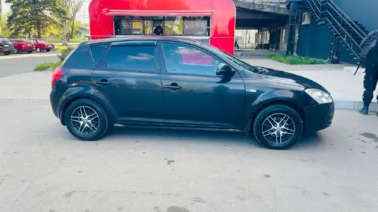 Продажа автомобиля kia ceed, 2008 года выпуска, двигатель 1.6 л бензин, механическая коробка передач. Автомобиль находился в собственности в течение двух лет. Выполнены многочисленные ремонтные работы: обновлена ходовая часть, установлен новый передний подрамник, задний рычаг, заменены масло, фильтры, свечи зажигания, датчик температуры и антифриз. Используется бензин аи-95. Основным пользователем была жена.
Автомобиль находится в донецке.
Цена: 500 000 рублей, торг не предусмотрен.
Контактный телефон: +79491321105
Никнейм: goha777999
📲 Tg: @goha777999
📞 Звоните: +7(949)1321105 - фотография - 3