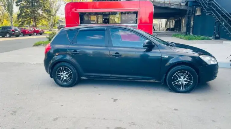 Продажа автомобиля kia ceed, 2008 года выпуска, двигатель 1.6 л бензин, механическая коробка передач. Автомобиль находился в собственности в течение двух лет. Выполнены многочисленные ремонтные работы: обновлена ходовая часть, установлен новый передний подрамник, задний рычаг, заменены масло, фильтры, свечи зажигания, датчик температуры и антифриз. Используется бензин аи-95. Основным пользователем была жена.
Автомобиль находится в донецке.
Цена: 500 000 рублей, торг не предусмотрен.
Контактный телефон: +79491321105
Никнейм: goha777999
📲 Tg: @goha777999
📞 Звоните: +7(949)1321105 - фотография - 4