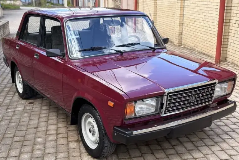 Продам капсулу времени!автомобиль мечта советского человека!ваз 2107 1.5л 2002 год выпуска, гаражного хранения.
Пробег:24.000км !!!
Документы кристально чистые продажа по дкп или мрэо!в одних руках с салона!авто зимы не видел.
Техническая часть авто, новая!
Кузов в заводском окрасе!без коррозии и тем более гнили!
Салон в идеальном состоянии, запах тех времён!!
Все родное, запаска, домкрат и т. Д!
Резина завод в отличном состоянии.
Заводская магнитола pioneer с заводскими колонками.
Электрика работает как с завода, вплоть до лампочки под капотом и регулировки фар!
На все другие вопросы отвечу по телефону!
Цена:400.000р (торгуюсь с реальными людьми)
Номер:+79490763198
Номер:+79498228009
Г. Макеевка
📞 🇷🇺 Звоните: +79490763198 - фотография - 3