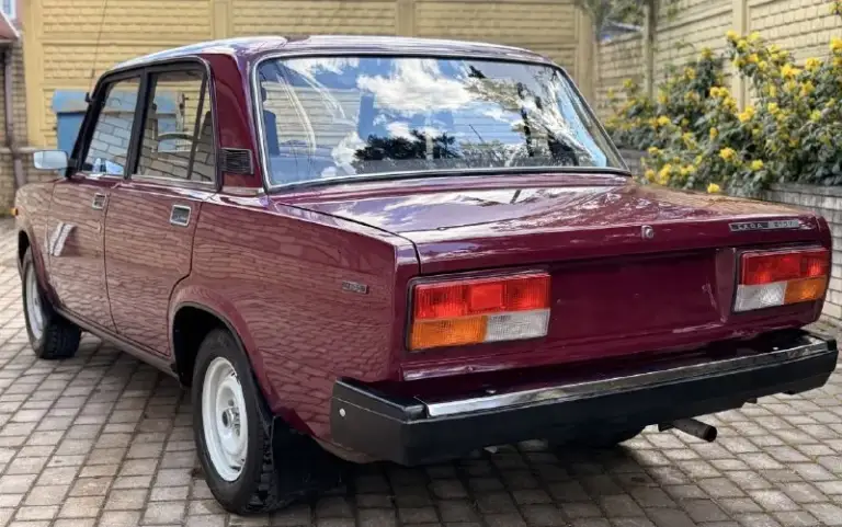 Продам капсулу времени!автомобиль мечта советского человека!ваз 2107 1.5л 2002 год выпуска, гаражного хранения.
Пробег:24.000км !!!
Документы кристально чистые продажа по дкп или мрэо!в одних руках с салона!авто зимы не видел.
Техническая часть авто, новая!
Кузов в заводском окрасе!без коррозии и тем более гнили!
Салон в идеальном состоянии, запах тех времён!!
Все родное, запаска, домкрат и т. Д!
Резина завод в отличном состоянии.
Заводская магнитола pioneer с заводскими колонками.
Электрика работает как с завода, вплоть до лампочки под капотом и регулировки фар!
На все другие вопросы отвечу по телефону!
Цена:400.000р (торгуюсь с реальными людьми)
Номер:+79490763198
Номер:+79498228009
Г. Макеевка
📞 🇷🇺 Звоните: +79490763198 - фотография - 6