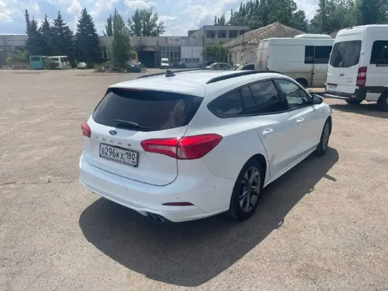 Ford focus mk4 1.5d mt st-line. Состояние отличное. Пробег: 140 000 км. Год выпуска: 2020. Личный автомобиль. Цена: 1 600 000 рублей, возможен торг. Контактный номер телефона: +79498118274. - фотография - 5