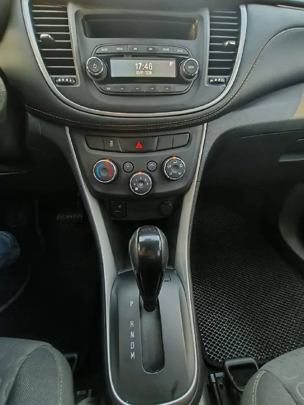 Продам chevrolet trax 2019 г
Пригнанный из кореи
Во владении был два года
✅ Один владелец
✅  Экономичный и надёжный дизельный двигатель 1.6 л (135 л. С. ) – отличная динамика и эффективность
✅Двигатель в отличном состоянии
✅ 6-Ступенчатая автоматическая трансмиссия – плавное и комфортное вождение
✅ Передний привод – уверенное управление на городских дорогах
✅ Пробег: 162 000 км – превосходное состояние
✅В салоне не курили;
✅Ходовая в отличном состоянии;
✅ Белый цвет – элегантность и практичность
✅ Цена: 1 300 000 ₽
Торг возле авто
📲+79495037800

📞 Звоните: +7(949)5037800 - фотография - 5