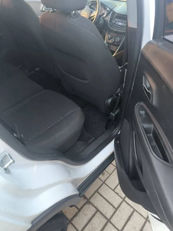 Продам chevrolet trax 2019 г
Пригнанный из кореи
Во владении был два года
✅ Один владелец
✅  Экономичный и надёжный дизельный двигатель 1.6 л (135 л. С. ) – отличная динамика и эффективность
✅Двигатель в отличном состоянии
✅ 6-Ступенчатая автоматическая трансмиссия – плавное и комфортное вождение
✅ Передний привод – уверенное управление на городских дорогах
✅ Пробег: 162 000 км – превосходное состояние
✅В салоне не курили;
✅Ходовая в отличном состоянии;
✅ Белый цвет – элегантность и практичность
✅ Цена: 1 300 000 ₽
Торг возле авто
📲+79495037800

📞 Звоните: +7(949)5037800 - фотография - 6