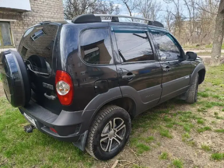Продаю отличную ухоженную chevrolet нива 2010 г/в с родным пробегом 113000 км комплектация с кондиционером достойное состояние всего автомобиля кузов без дтп салон чистинький ухоженны гидроусилитель передние стеклоподьемники электро зеркала подогрев зеркал подогрев сидений отличная музыка бортовой компьютер два ключа два брелка в туманках установлен ксенон релинги литые диски на 16 двигатель коробка подвеска в идеальном состоянии авто полностью обслужен и ухожен вложений не требует все вопросы по телефону цена: 590000 рублей торг. +7-949-626-72-89 : +7-949-383-94-58
📞 Звоните: +7(949)6267289 - фотография - 2