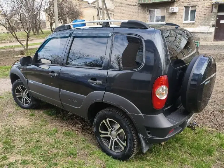 Продаю отличную ухоженную chevrolet нива 2010 г/в с родным пробегом 113000 км комплектация с кондиционером достойное состояние всего автомобиля кузов без дтп салон чистинький ухоженны гидроусилитель передние стеклоподьемники электро зеркала подогрев зеркал подогрев сидений отличная музыка бортовой компьютер два ключа два брелка в туманках установлен ксенон релинги литые диски на 16 двигатель коробка подвеска в идеальном состоянии авто полностью обслужен и ухожен вложений не требует все вопросы по телефону цена: 590000 рублей торг. +7-949-626-72-89 : +7-949-383-94-58
📞 Звоните: +7(949)6267289 - фотография - 3