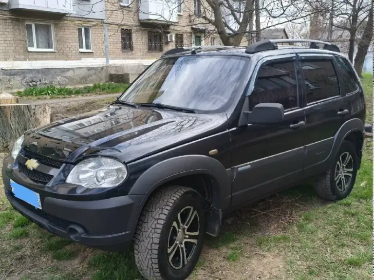 Продаю отличную ухоженную chevrolet нива 2010 г/в с родным пробегом 113000 км комплектация с кондиционером достойное состояние всего автомобиля кузов без дтп салон чистинький ухоженны гидроусилитель передние стеклоподьемники электро зеркала подогрев зеркал подогрев сидений отличная музыка бортовой компьютер два ключа два брелка в туманках установлен ксенон релинги литые диски на 16 двигатель коробка подвеска в идеальном состоянии авто полностью обслужен и ухожен вложений не требует все вопросы по телефону цена: 590000 рублей торг. +7-949-626-72-89 : +7-949-383-94-58
📞 Звоните: +7(949)6267289 - фотография - 5