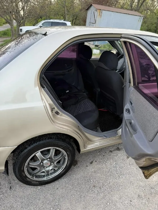 Hyundai accent тагаз ii, 2006. Продам акцент в хорошем технической состоянии, ходовая часть хорошо обслужена, солон в хорошем состоянии, коробка не хрустит не выбивает, кузов требует небольшой уход, как видно багажник имеет на ребре жёсткости вмятину, вовремя проводились технические обслуживания и замена всех расходников, печка кондиционер в работают, центральный замок, два комплекта резины, в целом машина едет бодро, сел поехал, цену вижу 420 тыс руб. Торг уместен, все остальные вопросы по телефону +7 949 823 35 45 или в л. С
📞 Звоните: +7(949)8233545 - фотография - 8