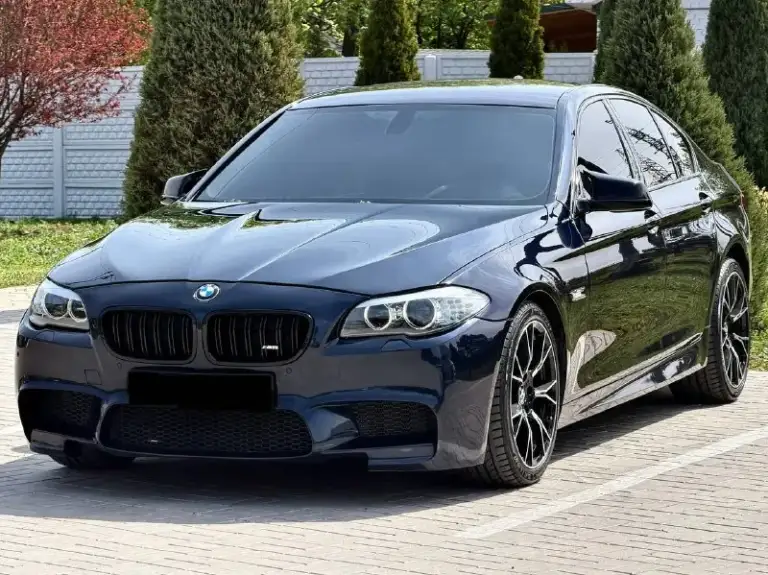 Bmw 530d f10 xdrive
Год выпуска 2012
Цена - 1.820.000₽
Двигатель - 3.0d
Тел. - +79493902663
Либо +7 (949) 679-98-14
Продам шикарную полноприводную bmw в идеальнейшем состоянии, без каких либо изъянов по кузову, двигателю, кпп и ходовой части. Авто без единой ошибки, обслужена полностью от и до. Вложено много средств и времени, осталось только заправлять и получать удовольствие от вождения и внешнего вида. Авто в богатой комплектации с дотяжками дверей, большим монитором, красивом обвесе, разноширокими дисками, прошита на stage 2 ( едет будь здоров ) установлен м руль с лепестками если войдете в азарт) раздвоенный выхлоп на 65 трубе от начала до конца. Контурная подсветка по всему салону и многое другое. Работает каждая лампочка и каждая кнопочка. Затонирована в круг и покрыта керамикой, без внимания на дороге не оставит.
📲 Tg: @vladimir_23_23_23
📞 Звоните: +7(949)3902663 - фотография - 1