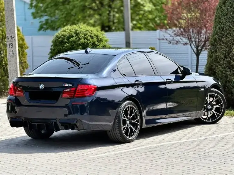Bmw 530d f10 xdrive
Год выпуска 2012
Цена - 1.820.000₽
Двигатель - 3.0d
Тел. - +79493902663
Либо +7 (949) 679-98-14
Продам шикарную полноприводную bmw в идеальнейшем состоянии, без каких либо изъянов по кузову, двигателю, кпп и ходовой части. Авто без единой ошибки, обслужена полностью от и до. Вложено много средств и времени, осталось только заправлять и получать удовольствие от вождения и внешнего вида. Авто в богатой комплектации с дотяжками дверей, большим монитором, красивом обвесе, разноширокими дисками, прошита на stage 2 ( едет будь здоров ) установлен м руль с лепестками если войдете в азарт) раздвоенный выхлоп на 65 трубе от начала до конца. Контурная подсветка по всему салону и многое другое. Работает каждая лампочка и каждая кнопочка. Затонирована в круг и покрыта керамикой, без внимания на дороге не оставит.
📲 Tg: @vladimir_23_23_23
📞 Звоните: +7(949)3902663 - фотография - 4