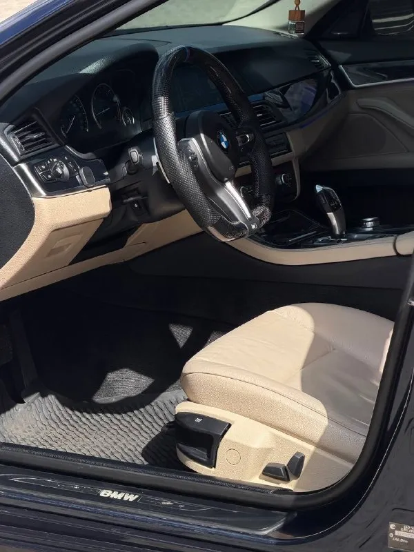 Bmw 530d f10 xdrive
Год выпуска 2012
Цена - 1.820.000₽
Двигатель - 3.0d
Тел. - +79493902663
Либо +7 (949) 679-98-14
Продам шикарную полноприводную bmw в идеальнейшем состоянии, без каких либо изъянов по кузову, двигателю, кпп и ходовой части. Авто без единой ошибки, обслужена полностью от и до. Вложено много средств и времени, осталось только заправлять и получать удовольствие от вождения и внешнего вида. Авто в богатой комплектации с дотяжками дверей, большим монитором, красивом обвесе, разноширокими дисками, прошита на stage 2 ( едет будь здоров ) установлен м руль с лепестками если войдете в азарт) раздвоенный выхлоп на 65 трубе от начала до конца. Контурная подсветка по всему салону и многое другое. Работает каждая лампочка и каждая кнопочка. Затонирована в круг и покрыта керамикой, без внимания на дороге не оставит.
📲 Tg: @vladimir_23_23_23
📞 Звоните: +7(949)3902663 - фотография - 6
