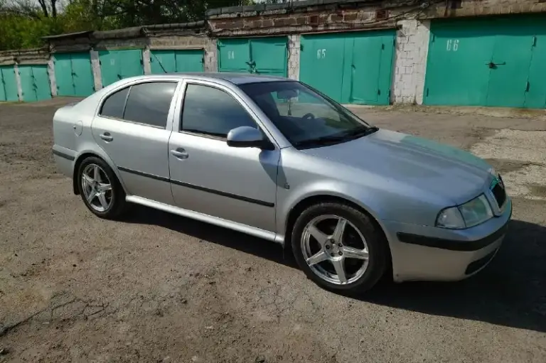 Skoda октавия.
2010 Год выпуска.
Объём двигателя 1.8.
Пробег 320т. Км ( 30т. Км назад был ремонт двс и замена сцепления).
Без дтп ( родном окрасе).
Кузов без ржавчины и дыр ( присутствуют сколы по кузову).
Автомобиль в хорошем состоянии.
Резина: лето/зима.
Отдам турбину и рулевую рейку ( после ремонта).
Цена 680т. Руб
+79493828700
📞 Звоните: +7(949)3828700 - фотография - 3
