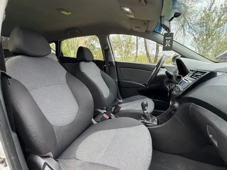 Продам hyundai solaris
Год выпуска:2014
Родной пробег 165.000 тсч км
Объем двигателя: 1,6 123.лс
Кпп механика
Отличная комплектация:
Кондиционер
Датчик света, abs, esp,
Подогрев сидений,
Мульти руль,
4.Эл стекла подъемника,
Электро зеркала,
Подушки безопасности,
Хорошая акустика, парктроники,
Сигнализация,
Кузов в идеальном состоянии, без дтп!, автотека✅ 2 хозяина за всё время эксплуатации.
Рыжиков вздутия и прочего
Нет от слова совсем!
Техническии авто вложений не требует.
Своевременное сезонное обслуживание, заправка и замена фильтров.
Автомобиль без вложения!!
По запросу скину видео обзор.
По документам полный порядок.
Цена 840.000.р возможен торг реальному покупателю!
Номер телефона
+7949-693-58-50
Г. Донецк
📲 Tg: grisha
📞 Звоните: +7(949)6935850 - фотография - 7