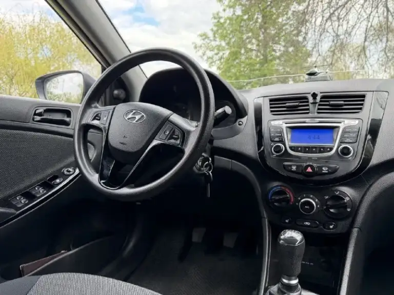 Продам hyundai solaris
Год выпуска:2014
Родной пробег 165.000 тсч км
Объем двигателя: 1,6 123.лс
Кпп механика
Отличная комплектация:
Кондиционер
Датчик света, abs, esp,
Подогрев сидений,
Мульти руль,
4.Эл стекла подъемника,
Электро зеркала,
Подушки безопасности,
Хорошая акустика, парктроники,
Сигнализация,
Кузов в идеальном состоянии, без дтп!, автотека✅ 2 хозяина за всё время эксплуатации.
Рыжиков вздутия и прочего
Нет от слова совсем!
Техническии авто вложений не требует.
Своевременное сезонное обслуживание, заправка и замена фильтров.
Автомобиль без вложения!!
По запросу скину видео обзор.
По документам полный порядок.
Цена 840.000.р возможен торг реальному покупателю!
Номер телефона
+7949-693-58-50
Г. Донецк
📲 Tg: grisha
📞 Звоните: +7(949)6935850 - фотография - 8