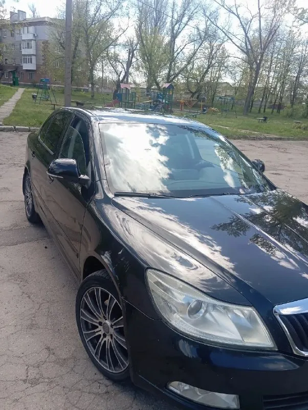 Продам шкода октавия а5 коробка автомат дсг 2010г в эксплуатации 2011г пробег 252000 притертая правая сторона из за этого цена 630000 торг. В придачу зимняя резина +79494012583 - фотография - 2