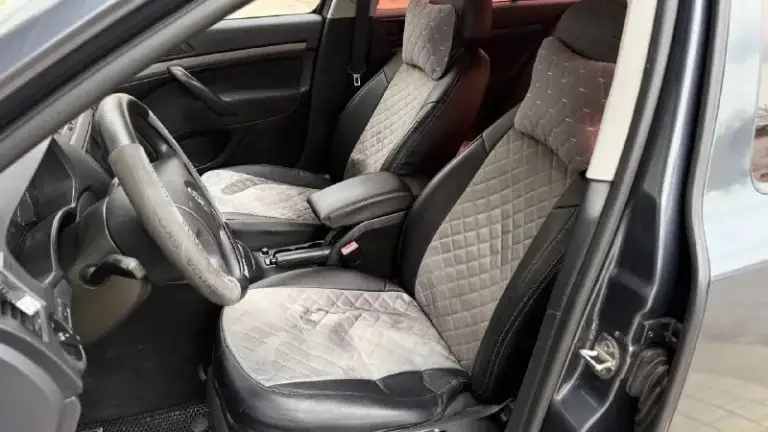 Продается skoda octavia серого цвета, 2008 года выпуска, с пробегом 266 000 километров. Автомобиль имеет 3-х собственников в птс, объем двигателя составляет 1,6 литра, мощность - 102 лошадиные силы. Тип двигателя - бензиновый, коробка передач - механическая, привод - передний.

Автомобиль оснащен антиблокировочной системой (abs) и бортовым компьютером, а также электростеклоподъемниками и электрозеркалалами.
Цена 750 000
Тел. +79494035641 - фотография - 10