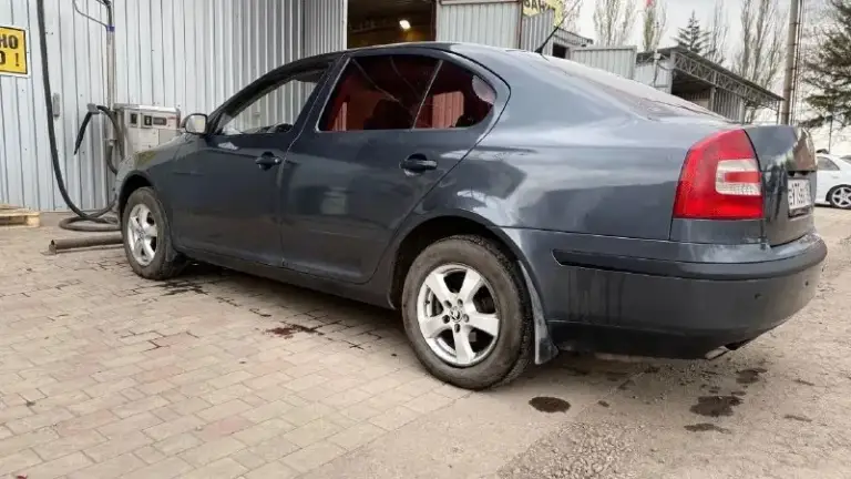 Продается skoda octavia серого цвета, 2008 года выпуска, с пробегом 266 000 километров. Автомобиль имеет 3-х собственников в птс, объем двигателя составляет 1,6 литра, мощность - 102 лошадиные силы. Тип двигателя - бензиновый, коробка передач - механическая, привод - передний.

Автомобиль оснащен антиблокировочной системой (abs) и бортовым компьютером, а также электростеклоподъемниками и электрозеркалалами.
Цена 750 000
Тел. +79494035641 - фотография - 5
