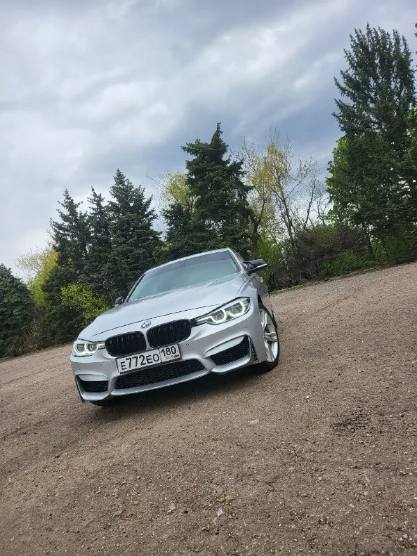Продам, bmw f30,стала на учёт 2016, авто технически в идеальном состоянии, за авто слежу, не каких вложений не требует, масло в двигателе замена каждые 5-6тыс мотюль, в коробке заменено масло 100км назад, оригинал фильтр и масло, колодки зад брембо, перед купил ну там 70% ещё отдам на запас, без ошибок и тд, сделан стейдж в районе 300 сил в ней, выхлоп с!отстрелами и заслонокой сделан хорошо не надоедает, по комплектации, м обвес, датчик света дождя, клима контроль 2х зонный, люк, кожа, м руль, жк приборка в!стиле м (3 режима оформление)парктроники перед зад, камера заднего вида,3 режима езды eco, sport, comfort, авто в достойном состоянии, продажа вообще не срочная рассмотрю обмен!цена 2.200 руб +79495144445
📞 🇷🇺 Звоните: +79495144445 - фотография - 1