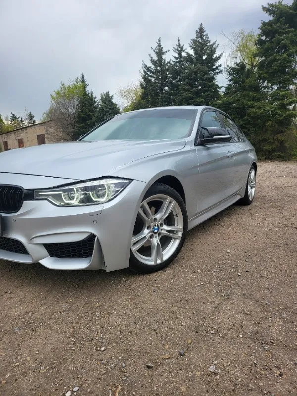 Продам, bmw f30,стала на учёт 2016, авто технически в идеальном состоянии, за авто слежу, не каких вложений не требует, масло в двигателе замена каждые 5-6тыс мотюль, в коробке заменено масло 100км назад, оригинал фильтр и масло, колодки зад брембо, перед купил ну там 70% ещё отдам на запас, без ошибок и тд, сделан стейдж в районе 300 сил в ней, выхлоп с!отстрелами и заслонокой сделан хорошо не надоедает, по комплектации, м обвес, датчик света дождя, клима контроль 2х зонный, люк, кожа, м руль, жк приборка в!стиле м (3 режима оформление)парктроники перед зад, камера заднего вида,3 режима езды eco, sport, comfort, авто в достойном состоянии, продажа вообще не срочная рассмотрю обмен!цена 2.200 руб +79495144445
📞 🇷🇺 Звоните: +79495144445 - фотография - 3