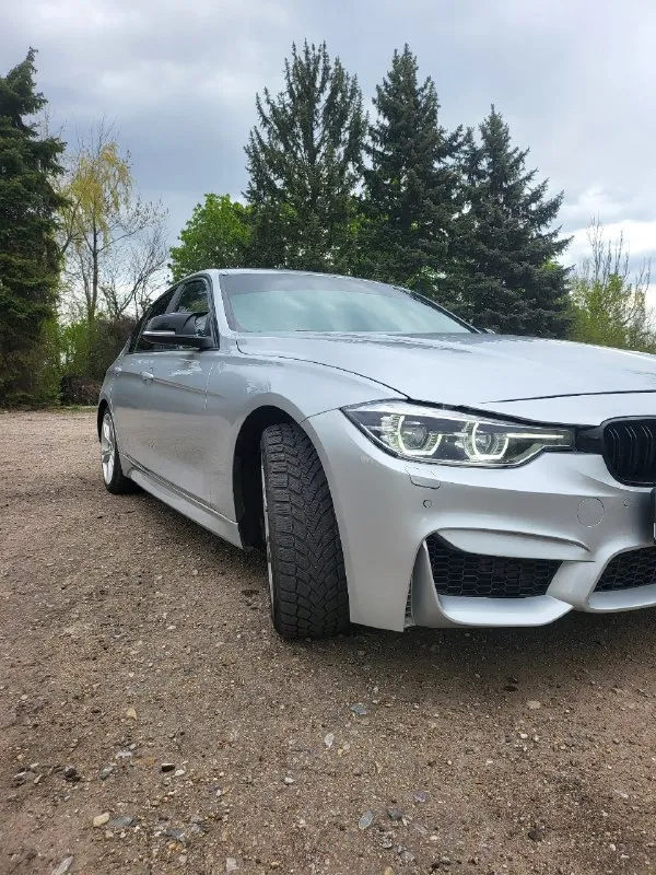 Продам, bmw f30,стала на учёт 2016, авто технически в идеальном состоянии, за авто слежу, не каких вложений не требует, масло в двигателе замена каждые 5-6тыс мотюль, в коробке заменено масло 100км назад, оригинал фильтр и масло, колодки зад брембо, перед купил ну там 70% ещё отдам на запас, без ошибок и тд, сделан стейдж в районе 300 сил в ней, выхлоп с!отстрелами и заслонокой сделан хорошо не надоедает, по комплектации, м обвес, датчик света дождя, клима контроль 2х зонный, люк, кожа, м руль, жк приборка в!стиле м (3 режима оформление)парктроники перед зад, камера заднего вида,3 режима езды eco, sport, comfort, авто в достойном состоянии, продажа вообще не срочная рассмотрю обмен!цена 2.200 руб +79495144445
📞 🇷🇺 Звоните: +79495144445 - фотография - 4