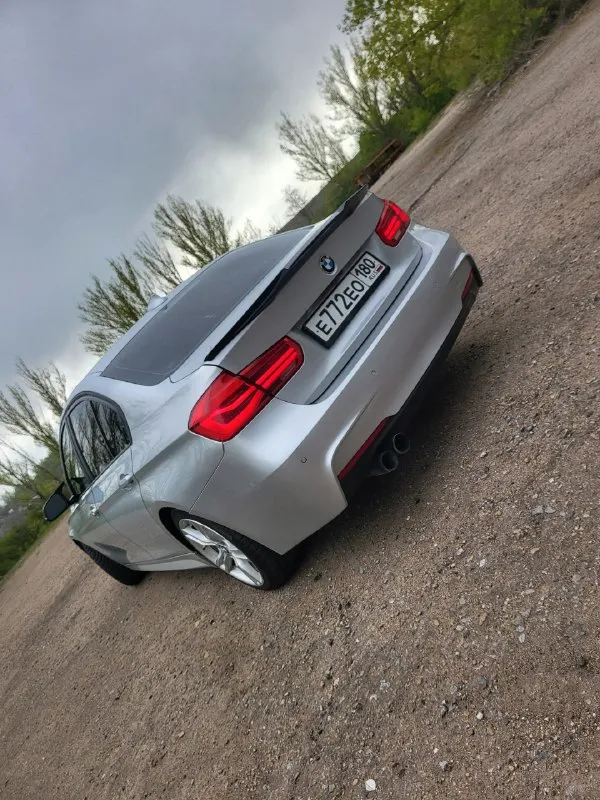 Продам, bmw f30,стала на учёт 2016, авто технически в идеальном состоянии, за авто слежу, не каких вложений не требует, масло в двигателе замена каждые 5-6тыс мотюль, в коробке заменено масло 100км назад, оригинал фильтр и масло, колодки зад брембо, перед купил ну там 70% ещё отдам на запас, без ошибок и тд, сделан стейдж в районе 300 сил в ней, выхлоп с!отстрелами и заслонокой сделан хорошо не надоедает, по комплектации, м обвес, датчик света дождя, клима контроль 2х зонный, люк, кожа, м руль, жк приборка в!стиле м (3 режима оформление)парктроники перед зад, камера заднего вида,3 режима езды eco, sport, comfort, авто в достойном состоянии, продажа вообще не срочная рассмотрю обмен!цена 2.200 руб +79495144445
📞 🇷🇺 Звоните: +79495144445 - фотография - 7