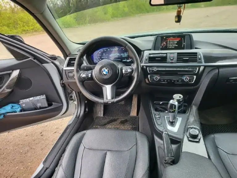 Продам, bmw f30,стала на учёт 2016, авто технически в идеальном состоянии, за авто слежу, не каких вложений не требует, масло в двигателе замена каждые 5-6тыс мотюль, в коробке заменено масло 100км назад, оригинал фильтр и масло, колодки зад брембо, перед купил ну там 70% ещё отдам на запас, без ошибок и тд, сделан стейдж в районе 300 сил в ней, выхлоп с!отстрелами и заслонокой сделан хорошо не надоедает, по комплектации, м обвес, датчик света дождя, клима контроль 2х зонный, люк, кожа, м руль, жк приборка в!стиле м (3 режима оформление)парктроники перед зад, камера заднего вида,3 режима езды eco, sport, comfort, авто в достойном состоянии, продажа вообще не срочная рассмотрю обмен!цена 2.200 руб +79495144445
📞 🇷🇺 Звоните: +79495144445 - фотография - 9